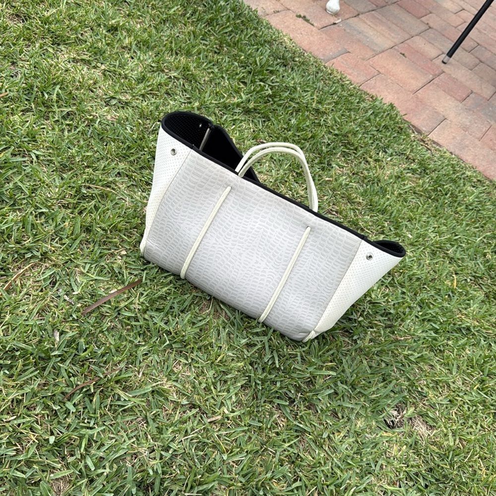 Whit Coated Neoprene Tote Bag - Picture 3 of 4
